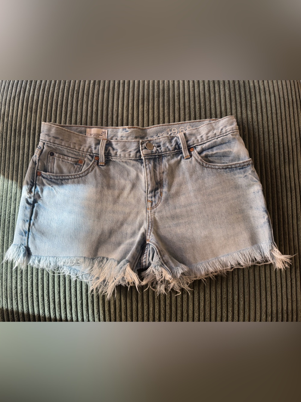 Gap 1969 Sexy Boyfriend Denim Shorts Light Wash Distressed Size 26